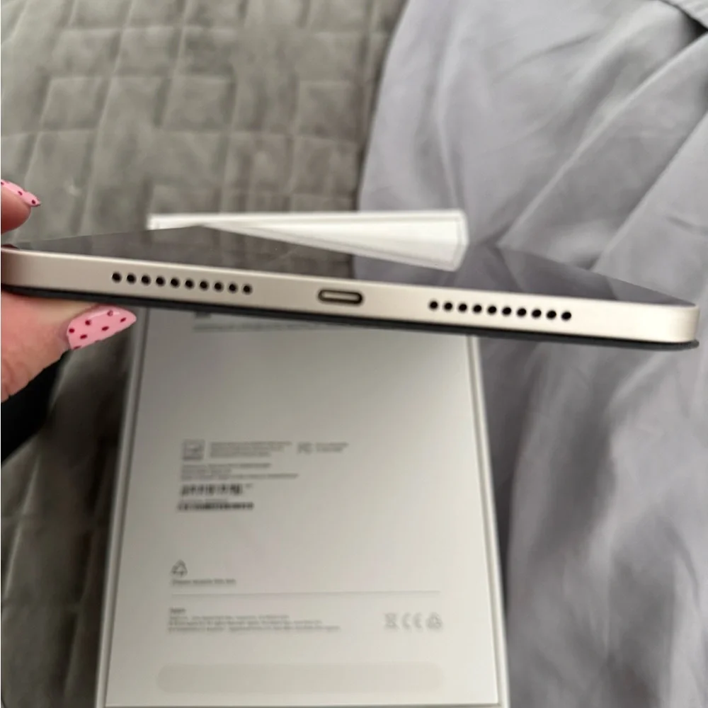 Apple iPad Mini - Pink and Orange Display
